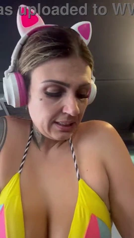 Sweaty and salty: Slim body and big ass workout porn video
